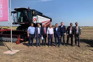 Осмотр техники Ростсельмаш на Дне поля риса 15.09.2023 г. &copy;&nbsp;Фото пресс-службы компании &laquo;Югпром&raquo;