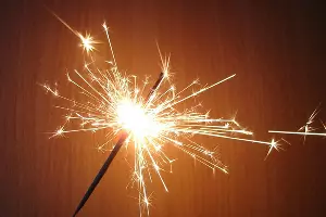 Бенгальский огонь &copy;&nbsp;Фото с сайта all-top.ru