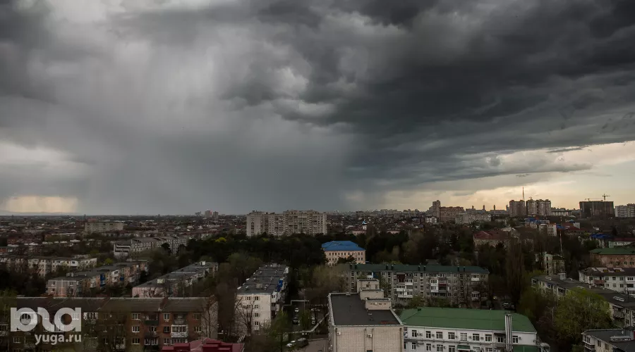 Дождь в Краснодаре &copy;&nbsp;Фото Елены Синеок, Юга.ру