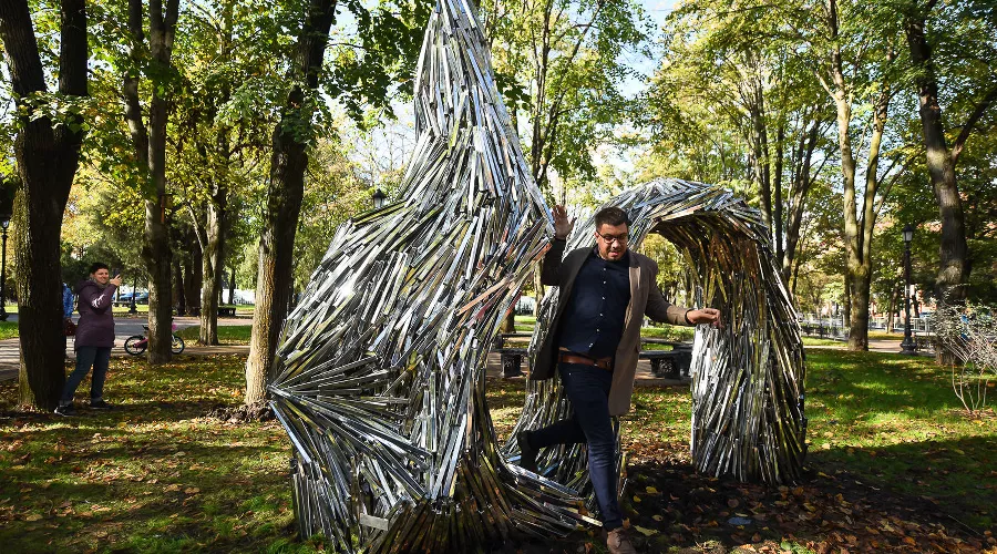 Скульптура Draped Data в Краснодаре  &copy;&nbsp;Фото Елены Синеок, Юга.ру