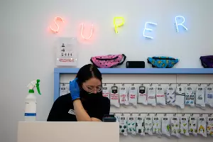 Первый день работы краснодарских ТРЦ после карантина &copy;&nbsp;Фото Дмитрия Леснова, Юга.ру