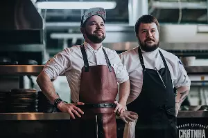 Роман Палкин и Булат Ибрагимов, ужин &laquo;Летняя мясорубка&raquo; в ресторане &laquo;Скотина&raquo; &copy;&nbsp;Фото Федора Обмайкина