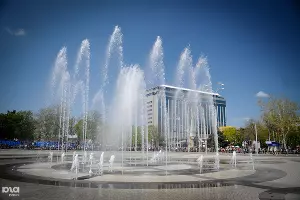 Фонтан на Театральной площади в Краснодаре &copy;&nbsp;Фото Елены Синеок, Юга.ру