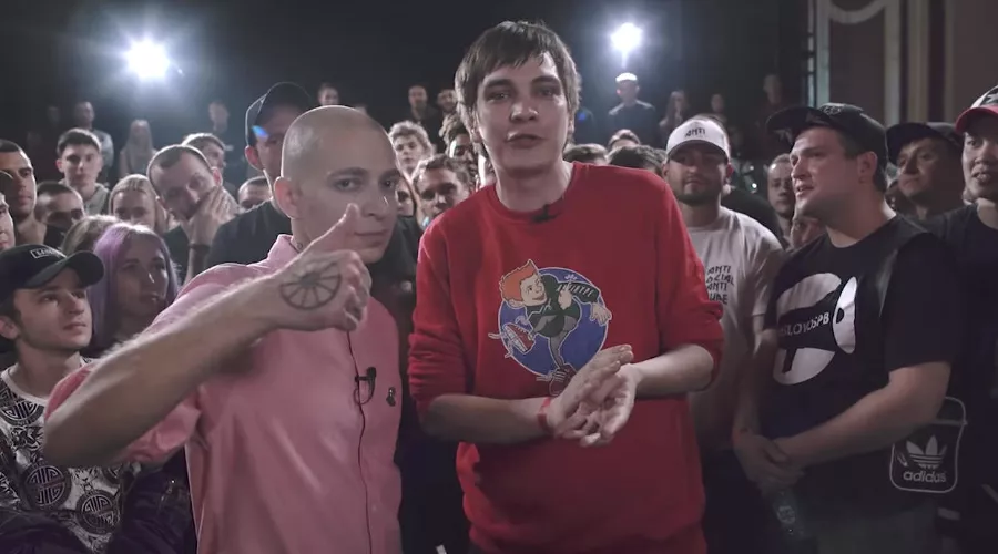 Баттл Oxxxymiron VS Гнойный &copy;&nbsp;Скриншот видео из канала versusbattleru в YouTube