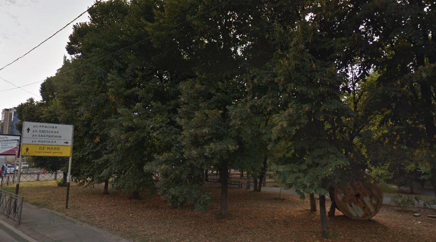 Вид на сквер со стороны улицы Дзержинского © Скриншот страницы www.google.com/maps