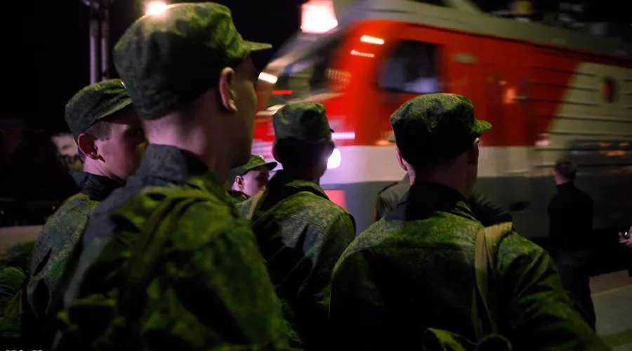 Первые кубанские призывники отправляются на военную службу с краснодарского вокзала &copy;&nbsp;Влад Александров. ЮГА.ру