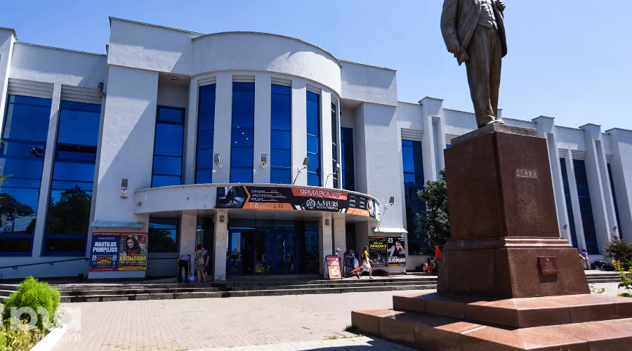 Дворец культуры железнодорожников &copy;&nbsp;Фото Елены Синеок, Юга.ру