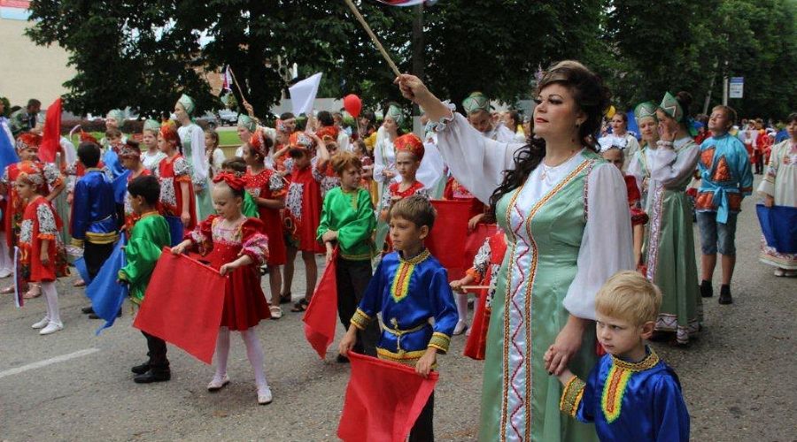 В Тбилисском районе в День России прошел карнавал детей  © Фото пресс-службы администрации Тбилисского района