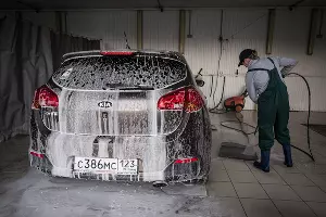 Автомойка &copy;&nbsp;Фото Елены Синеок, Юга.ру