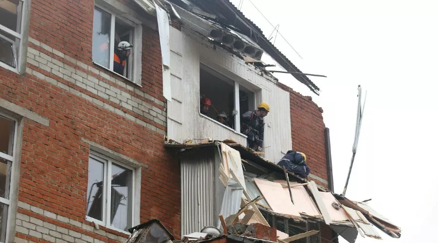 Взрыв бытового газа на улице Славянской в Краснодаре &copy;&nbsp;Фото пресс-службы ГУ МЧС РФ по Краснодарскому краю