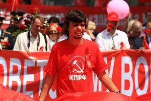 Марш коммунистов в честь Дня победы © Иван Вислов. ЮГА.ру