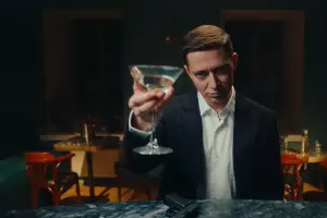 Оксимирон* в клипе «Лига опасного интернета»  &copy;&nbsp;Скриншот видео с Youtube-канала oxxxymironofficial