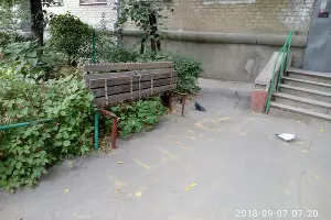 Скамейка на проспекте Нагибина &copy;&nbsp;Фото из группы &laquo;Ростов Главный — новости Ростова-на-Дону&raquo; в соцсети &laquo;ВКонтакте&raquo;, vk.com/rostovnadonu