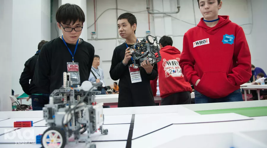 Всемирная олимпиада роботов-2014 в Сочи &copy;&nbsp;Нина Зотина, ЮГА.ру