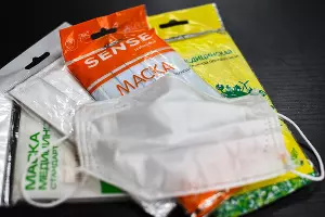 Медицинская маска &copy;&nbsp;Фото Елены Синеок, Юга.ру