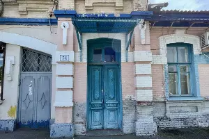  &copy;&nbsp;Фото с сайта &laquo;Фонда сохранения исторического наследия&raquo; https://fondvnimanie.ru/project/1003/dveri-doma-barannika