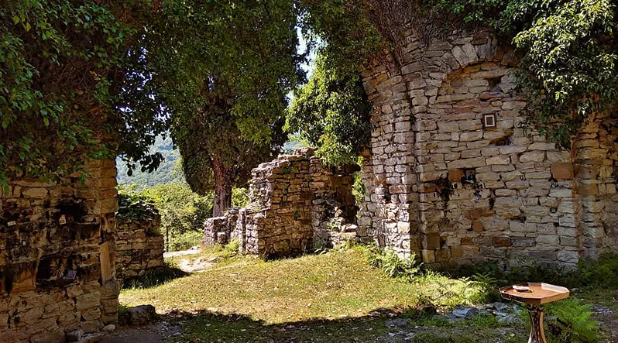 Древний храм в поселке Ахштырь &copy;&nbsp;Фото Алексея Кузнецова, instagram.com/alekseykuznetsov_sochi