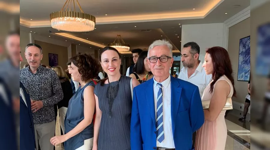 Сусанна Макерова и мэр города Осианели Мухир Сахар &copy;&nbsp;Фото предоставлено Сусанной Макеровой