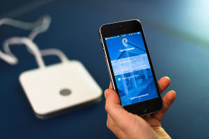 Сигнал с контроллера приходит в личный кабинет и приложение «Умный дом» © Фото Елены Синеок, Юга.ру