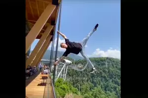  &copy;&nbsp;Кадр из видео в группе &laquo;Это Сочи, Детка! [Типичный Сочи]&raquo;, vk.com/sochi_official