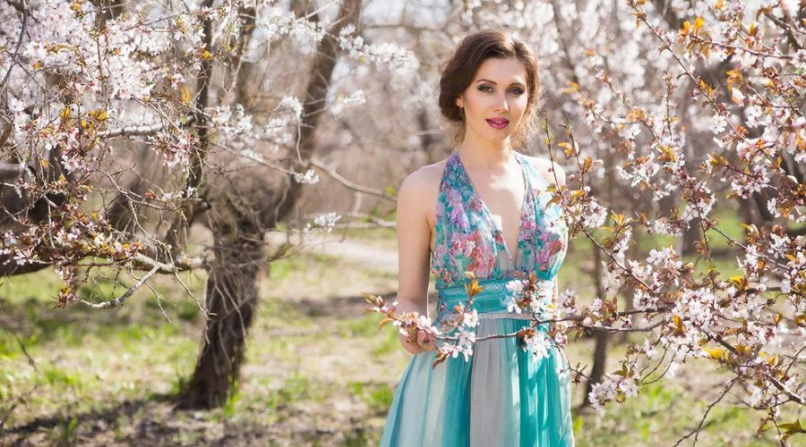 платье &copy;&nbsp;Изображение сгенерировано нейросетью Gigachat