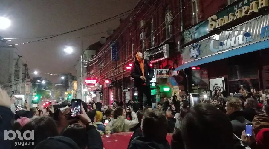 Уличное выступление рэпера Хаски &copy;&nbsp;Фото Ксении Мареич, Юга.ру