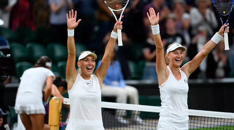 Елена Веснина и Екатерина Макарова &copy;&nbsp;Фото из аккаунта Уимблдонского турнира в Twitter, twitter.com/Wimbledon