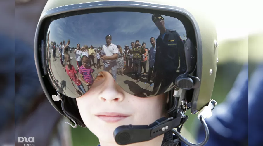 Акция "Военная служба по контракту в Вооруженных силах РФ – твой выбор!"  &copy;&nbsp;Влад Александров, ЮГА.ру