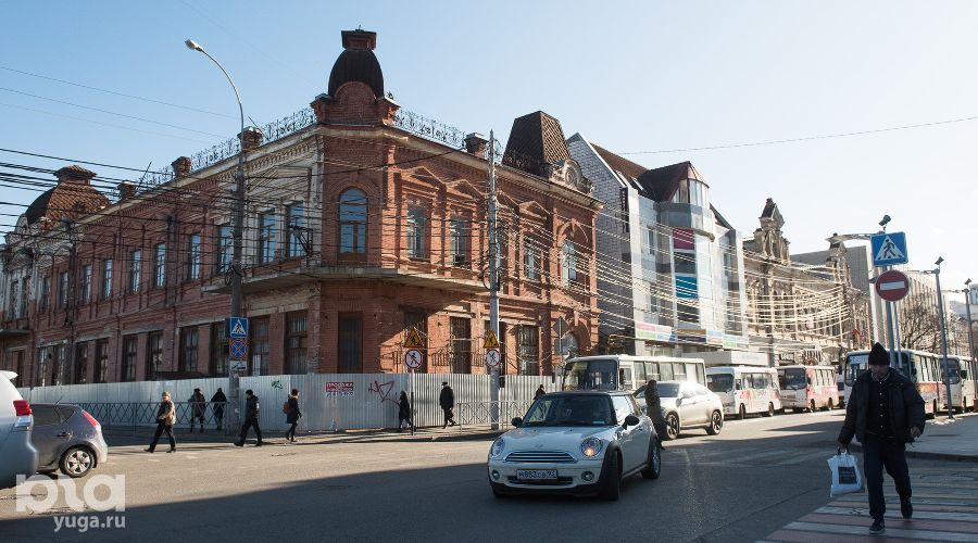 Перекресток улиц Красноармейской и Гоголя в Краснодаре © Фото Елены Синеок, Юга.ру