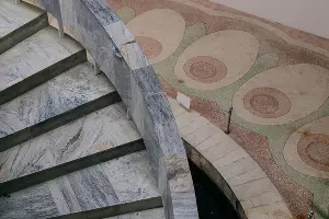 Винтовая лестница в сочинском музее Дерева Дружбы &copy;&nbsp;Фото Юли Шафаростовой, Юга.ру