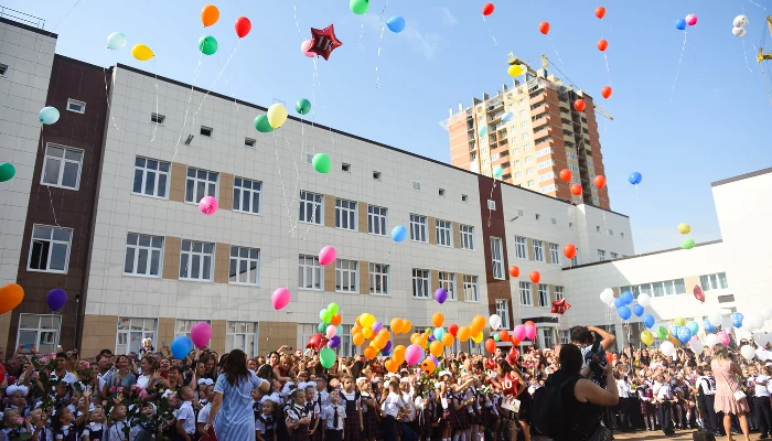 Линейка 1 сентября в филиале школы №66 &copy;&nbsp;Фото Елены Синеок, Юга.ру