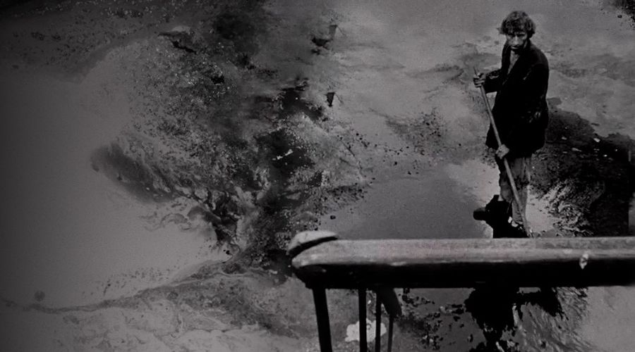 Кадр из фильма «Одинокий голос человека» © Скриншот видео с сайта kinopoisk.ru