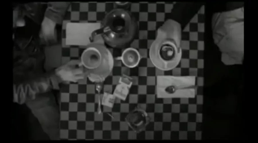 Кадр из фильма «Кофе и сигареты», реж. Джим Джармуш, 2009 год &copy;&nbsp;Скриншот видео с YouTube-канала &laquo;Иван Попов&raquo;, www.youtube.com/channel/UCsrMJWmD5Ufoda-ONoq47BQ