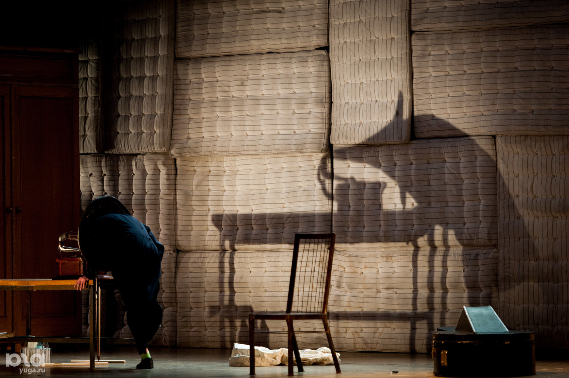 спектакль слепые сцена. камерный спектакль. моноспектакли популярные. моноспектакль. слепые спектакль.