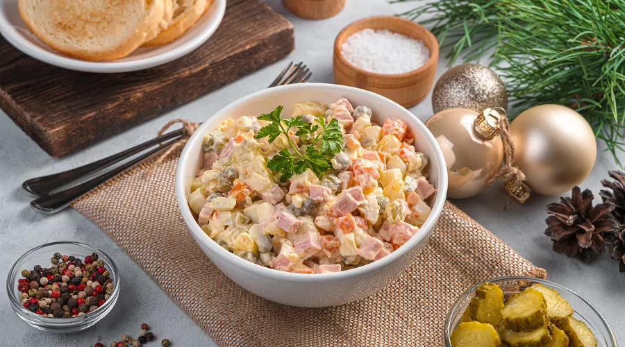 Салат Оливье &copy;&nbsp;Фото Dolga1987, freepik.com