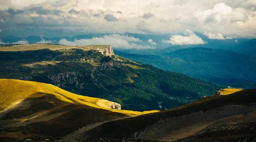 Горы Адыгеи. Яворова поляна &copy;&nbsp;Фото irabrester, freepik.com