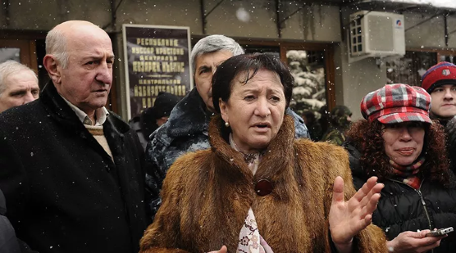 Противостояние после выборов в Южной Осетии. Алла Джиоева &copy;&nbsp;Сергей Карпов. ЮГА.ру