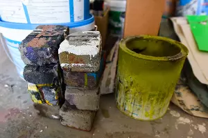 В мастерской Игоря Михайленко &copy;&nbsp;Фото Елены Синеок, Юга.ру