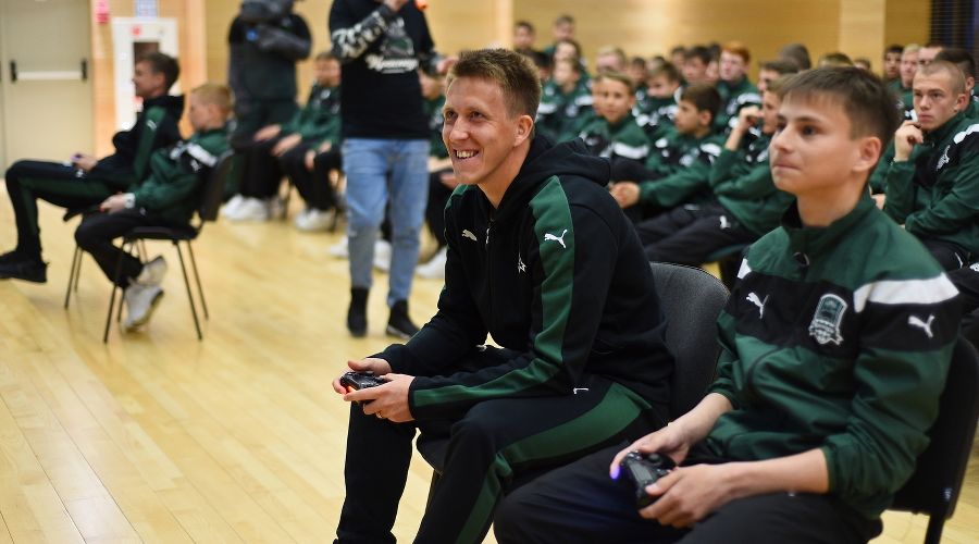 Первенство Академии ФК «Краснодар» по игре FIFA 17. Сергей Петров © Фото с официального сайта ФК «Краснодар», fckrasnodar.ru