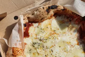 Пицца &laquo;Сырная Лори&raquo; в &laquo;Робертино&raquo; &copy;&nbsp;Фото Марины Солошко, Юга.ру