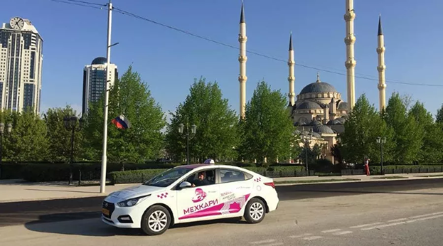 Женское такси «Мехкари» &copy;&nbsp;Фото из аккаунта &laquo;Мехкари. Сервис женское такси&raquo;, www.instagram.com/mehcari.ru