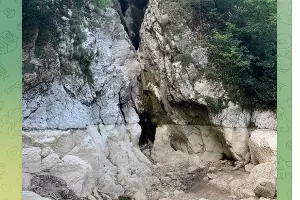 Пересохший Агурский водопад, 13 июля 2024 г. &copy;&nbsp;Скриншот публикации в телеграм-канале Сочинского национального парка, t.me/npsochi_official