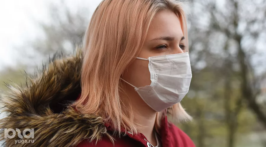Медицинская маска &copy;&nbsp;Фото Елены Синеок, Юга.ру