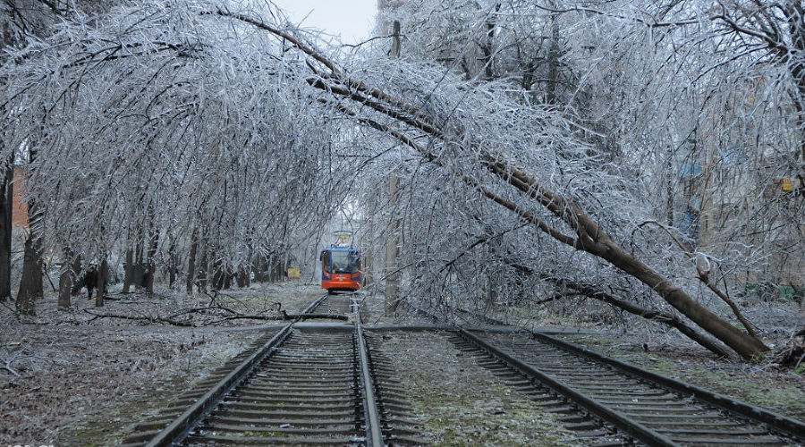 Последствия ледяного дождя в Краснодаре © Елена Синеок, ЮГА.ру