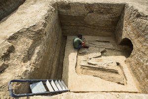 Раскопки в Фанагории. Уцелевшая гробница позднеантичной эпохи © Фото Елены Синеок, Юга.ру