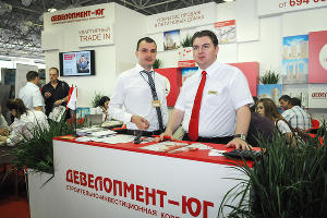 "Девелопмент-Юг" на "Ярмарке жилья" в Краснодаре  &copy;&nbsp;Елена Синеок, ЮГА.ру