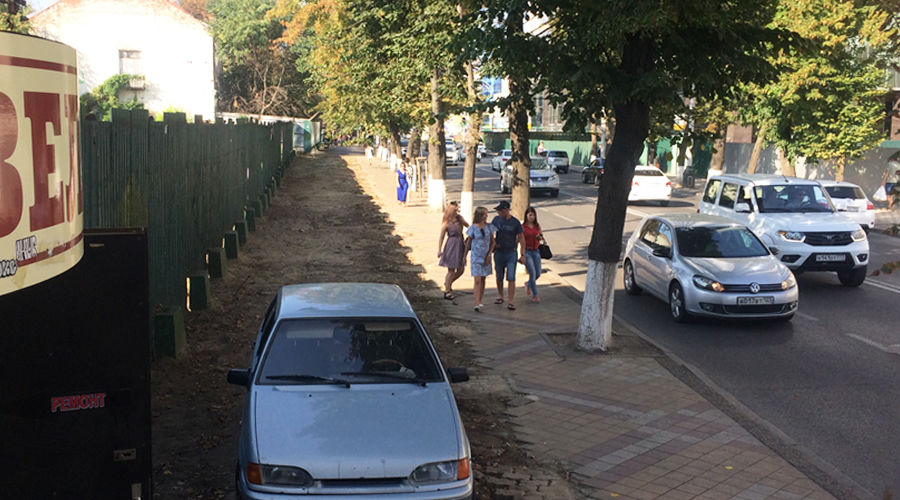 В Краснодаре отодвинули забор на улице Красной между Пашковской и Длинной, 2017 год © Фото Юга.ру