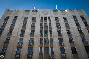 Здание администрации Краснодарского края  &copy;&nbsp;Елена Синеок, ЮГА.ру