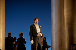 Кадр из оперы «Евгений Онегин» © Фото с сайта www.theatrehd.ru