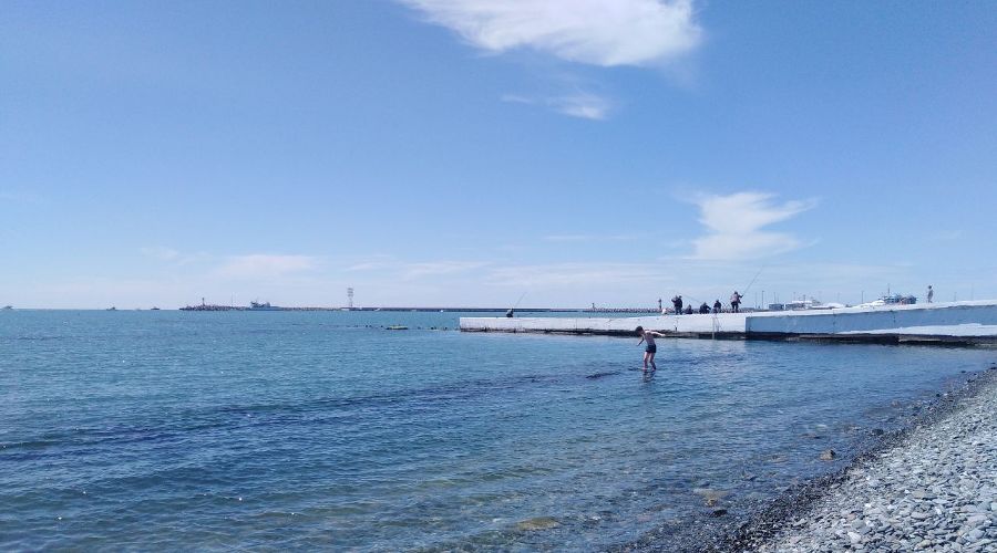 Пляж «Маяк» в Сочи, 6 мая 2021 года © Иолина Грибкова, Юга.ру